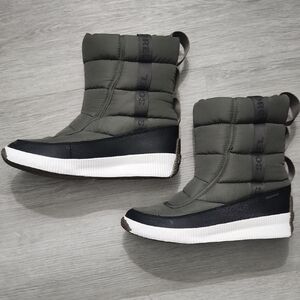 Sorel 10 Women's Out N About Winter Boots Waterproof Green Black White Military